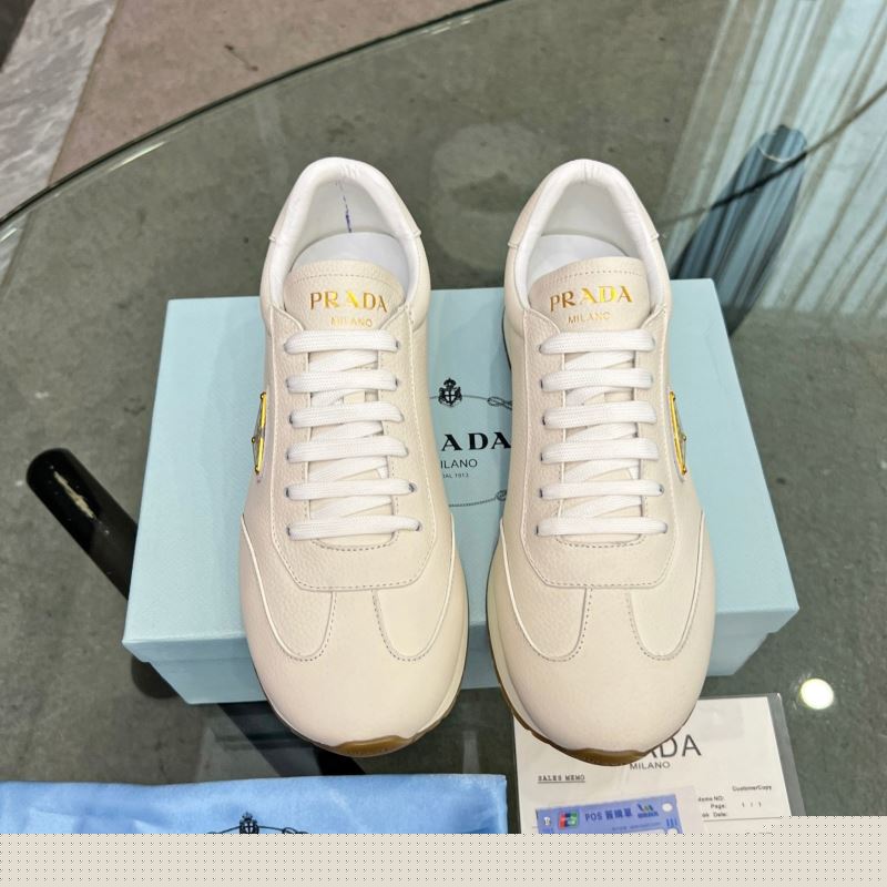 Pra*a casual shoes